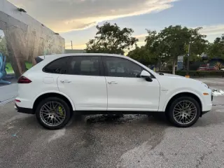2017 Porsche Cayenne S E-Hybrid Platinum Edition