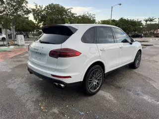 2017 Porsche Cayenne S E-Hybrid Platinum Edition