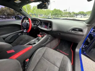 2018 Dodge Challenger 392 HEMI Scat Pack Shaker