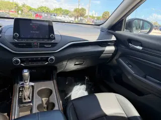 2021 Nissan Altima 2.0 SR