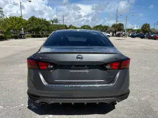 2021 Nissan Altima 2.0 SR
