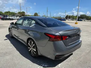 2021 Nissan Altima 2.0 SR