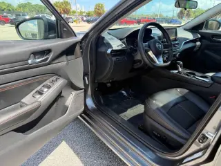 2021 Nissan Altima 2.0 SR