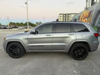 2017 Jeep Grand Cherokee Altitude