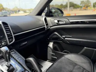 2018 Porsche Cayenne Platinum Edition
