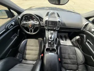2018 Porsche Cayenne Platinum Edition