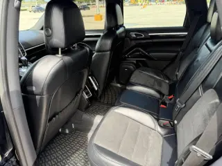 2018 Porsche Cayenne Platinum Edition
