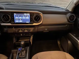 2020 Toyota Tacoma SR5 V6
