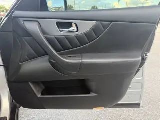 2017 Infiniti QX70
