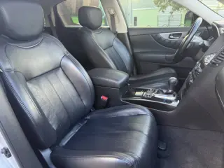 2017 Infiniti QX70