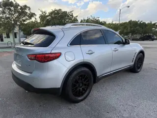 2017 Infiniti QX70