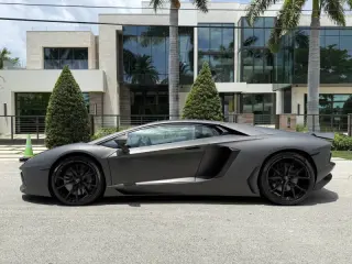 2013 Lamborghini Aventador LP 700-4