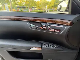 2008 Mercedes-Benz S-Class S 550 4MATIC