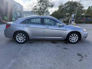 2013 Chrysler 200 Limited