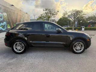 2017 Porsche Macan