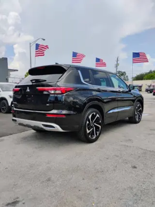 2022 Mitsubishi Outlander SE