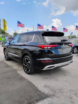2022 Mitsubishi Outlander SE
