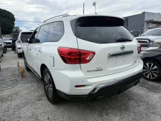 2018 Nissan Pathfinder Platinum