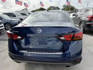 2021 Nissan Altima 2.5 SR