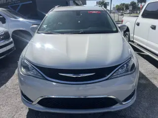 2017 Chrysler Pacifica Touring-L Plus