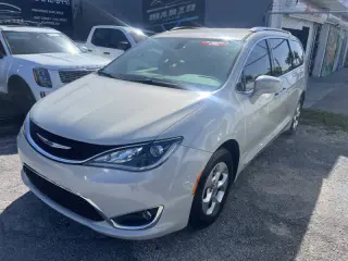 2017 Chrysler Pacifica Touring-L Plus