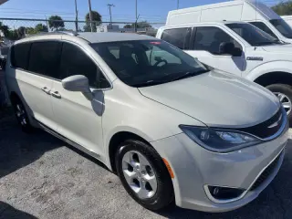 2017 Chrysler Pacifica Touring-L Plus