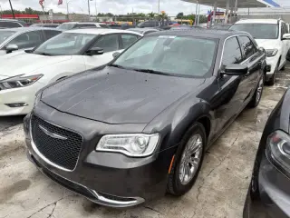 2017 Chrysler 300 Limited
