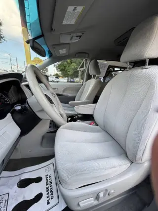2014 Toyota Sienna LE Mobility 7-Passenger