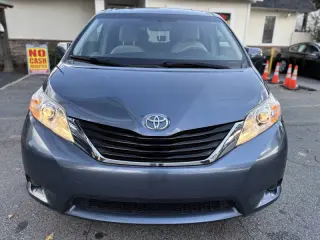 2014 Toyota Sienna LE Mobility 7-Passenger