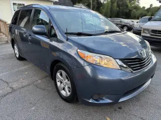 2014 Toyota Sienna LE Mobility 7-Passenger