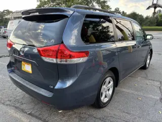2014 Toyota Sienna LE Mobility 7-Passenger