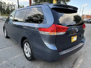 2014 Toyota Sienna LE Mobility 7-Passenger