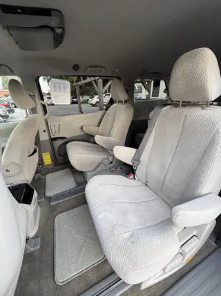 2014 Toyota Sienna LE Mobility 7-Passenger