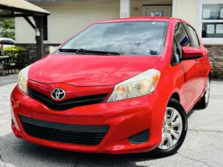 2012 Toyota Yaris 5-Door SE