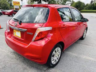 2012 Toyota Yaris 5-Door SE
