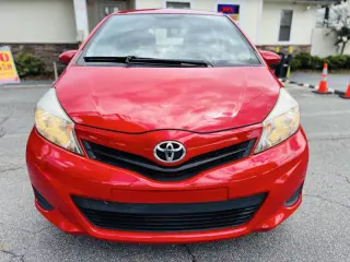2012 Toyota Yaris 5-Door SE