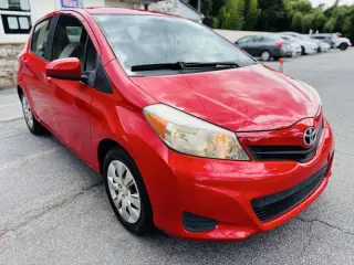 2012 Toyota Yaris 5-Door SE