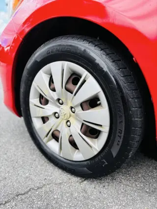 2012 Toyota Yaris 5-Door SE
