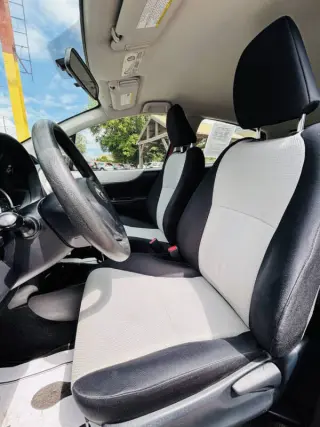 2012 Toyota Yaris 5-Door SE