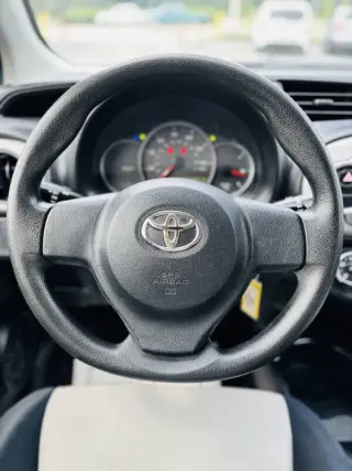 2012 Toyota Yaris 5-Door SE