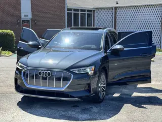 2019 Audi e-tron quattro Prestige