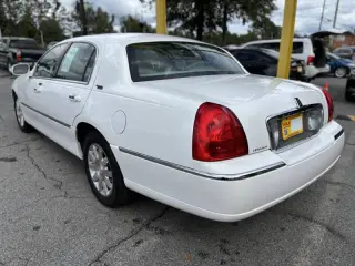2010 Lincoln Town Car Signature Limited