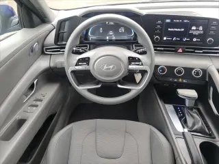 Hyundai ELANTRA 2025 SE Sedán de 4 puertas