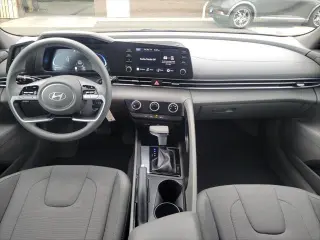 Hyundai ELANTRA 2025 SE Sedán de 4 puertas