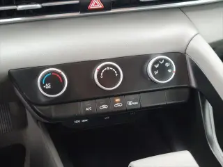Hyundai ELANTRA 2025 SE Sedán de 4 puertas