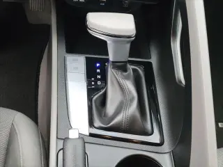 Hyundai ELANTRA 2025 SE Sedán de 4 puertas