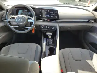 Hyundai ELANTRA 2025 SE Sedán de 4 puertas