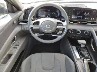 Hyundai ELANTRA 2025 SE Sedán de 4 puertas