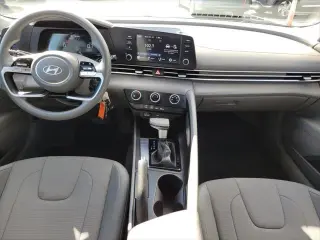 Hyundai ELANTRA 2025 SE Sedán de 4 puertas