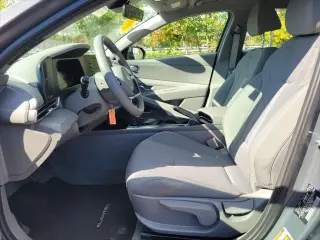 Hyundai ELANTRA 2025 SE Sedán de 4 puertas